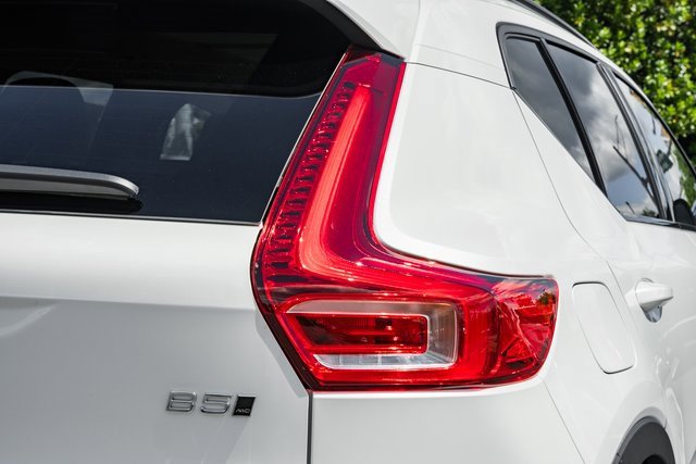 Certified 2025 Volvo XC40 B5 Plus w/ Protection Package Premier image 6