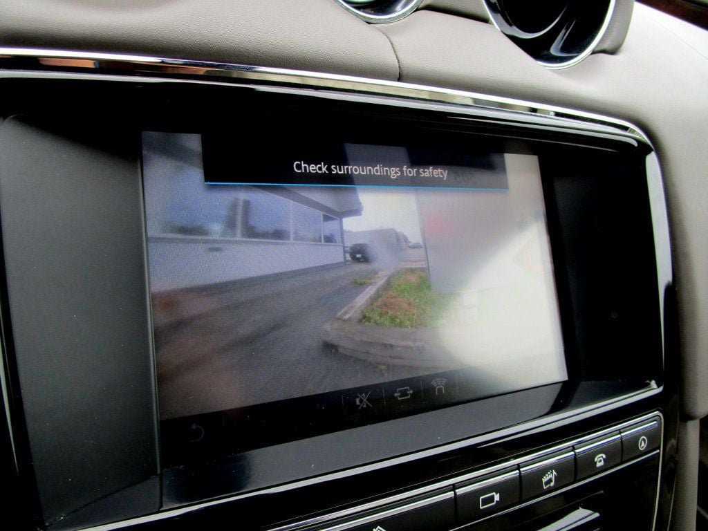 Used 2016 Jaguar XJ L Portfolio AWD/4WD image 4