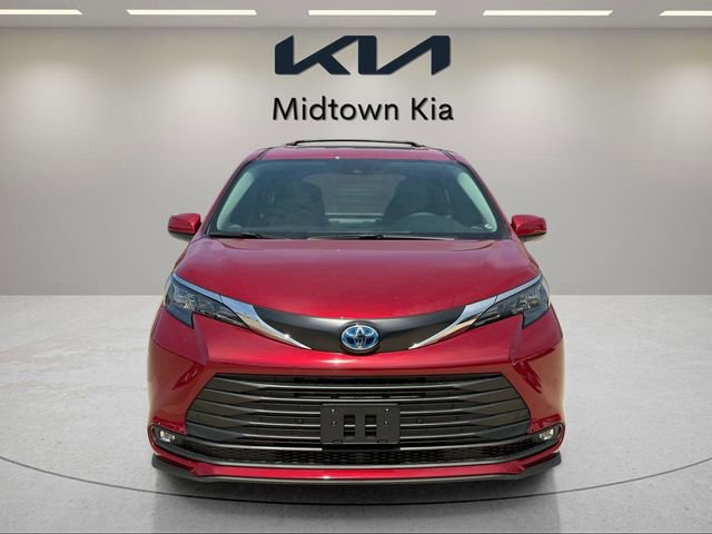 Used 2025 Toyota Sienna XLE FWD image 8