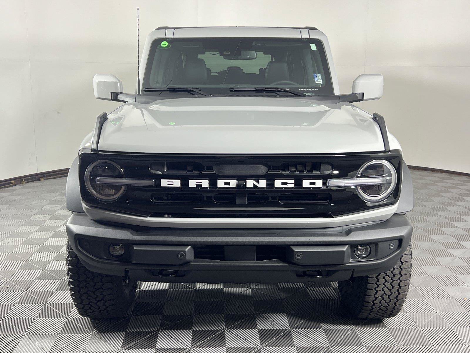 New 2026 Ford Bronco Outer Banks w/ Sasquatch Package AWD/4WD image 2