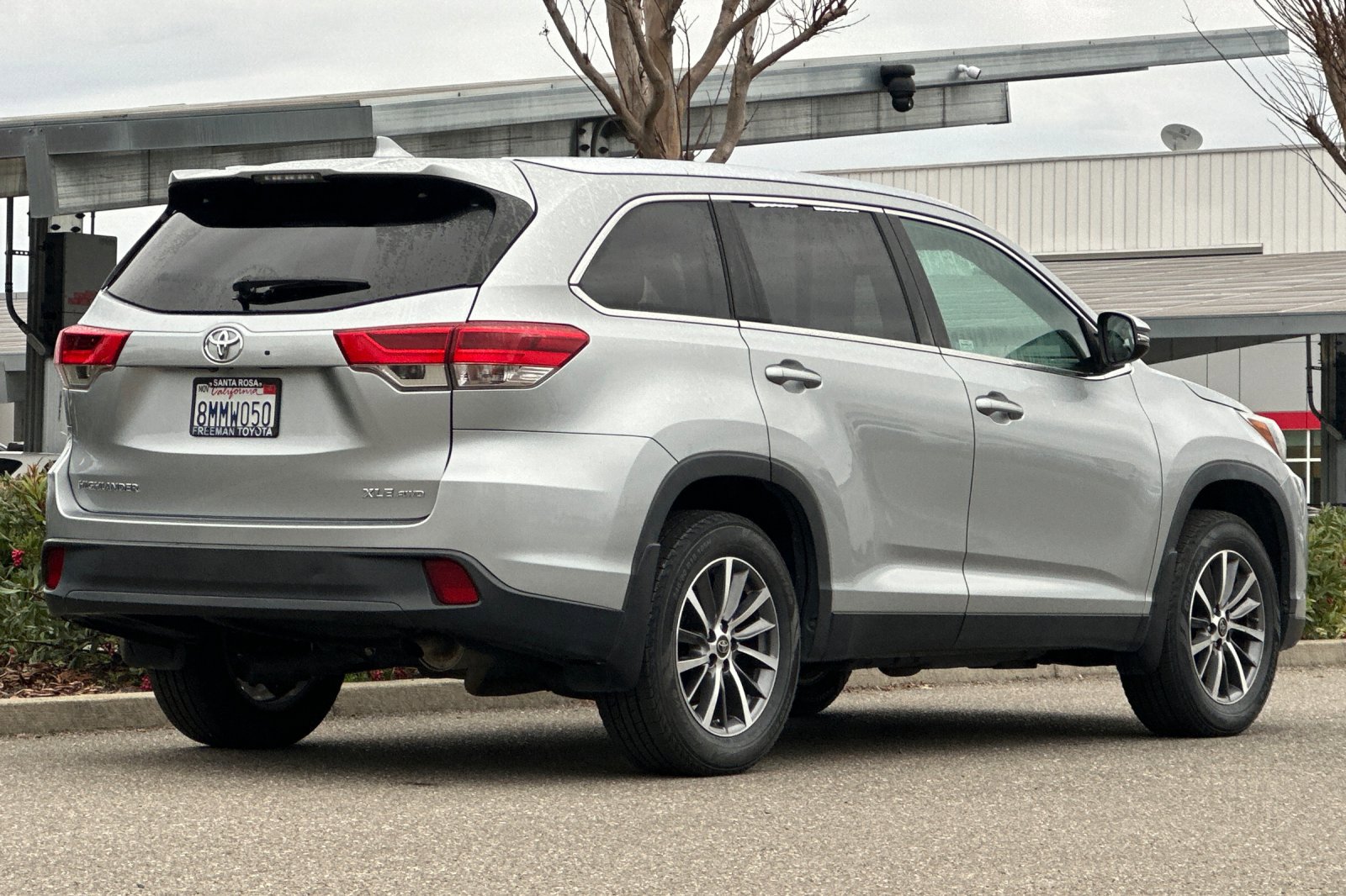 Used 2019 Toyota Highlander SE image 4