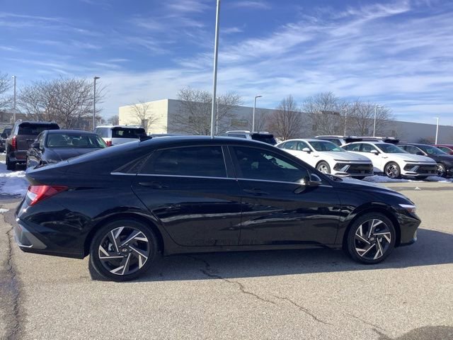 Certified 2025 Hyundai Elantra Limited image 5