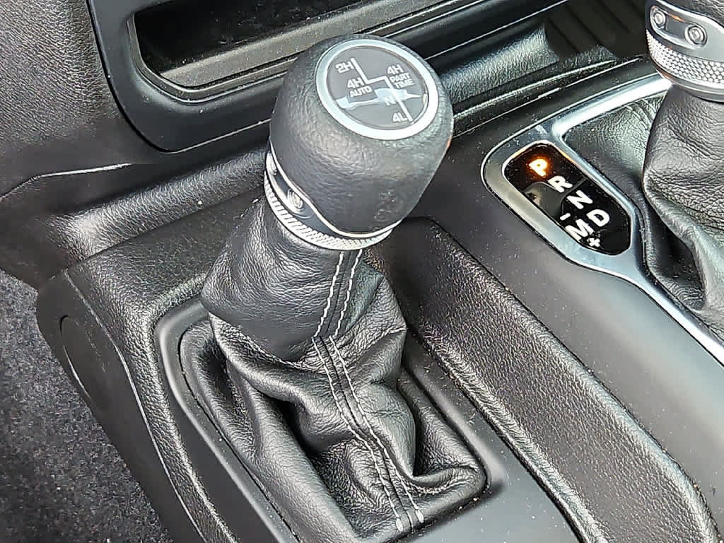 Used 2024 Jeep Wrangler Unlimited AWD/4WD image 23