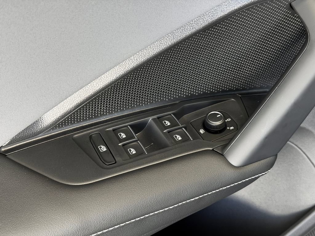 New 2026 Volkswagen Tiguan SE FWD image 23