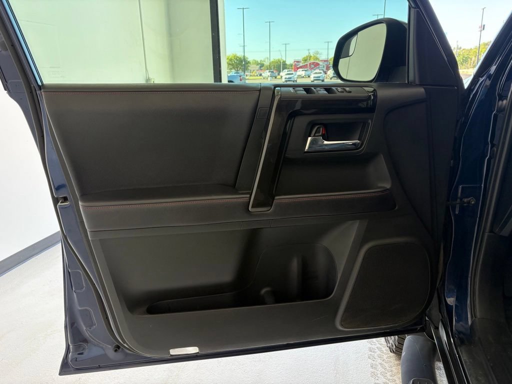 Used 2018 Toyota 4Runner TRD Off-Road AWD/4WD image 25