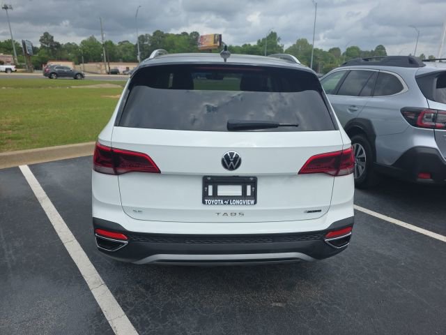 Used 2023 Volkswagen Taos SE w/ Panoramic Sunroof Package image 6