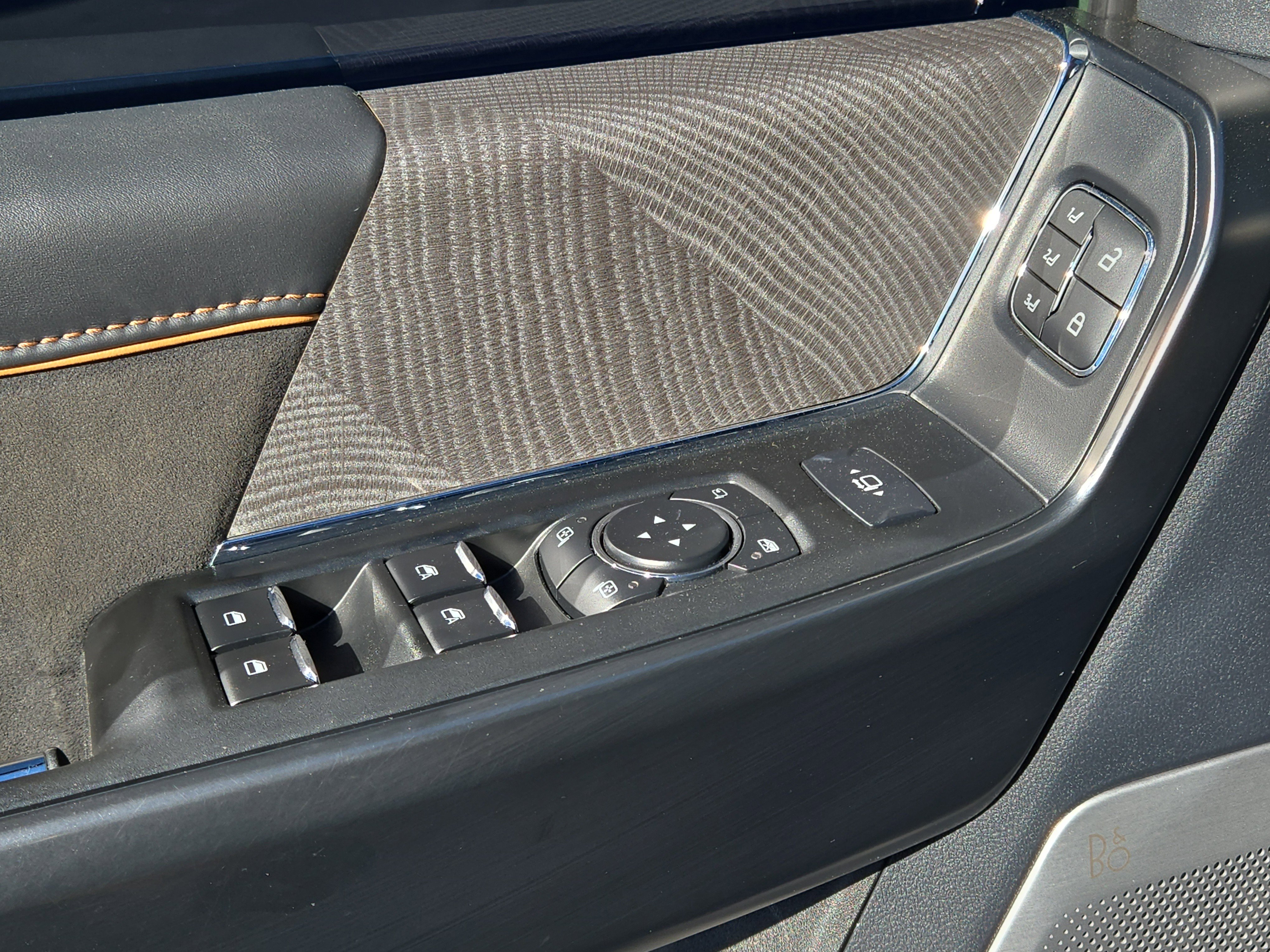 Used 2023 Ford F450 Platinum w/ FX4 Off-Road Package image 24