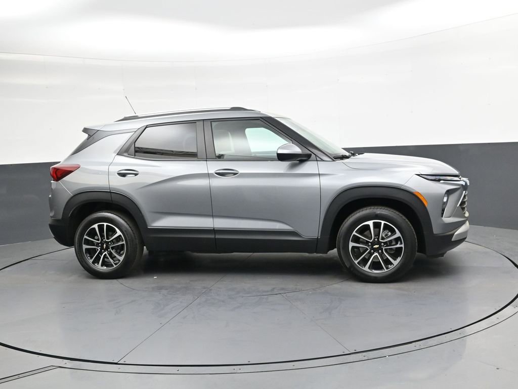 Used 2025 Chevrolet TrailBlazer LT image 3