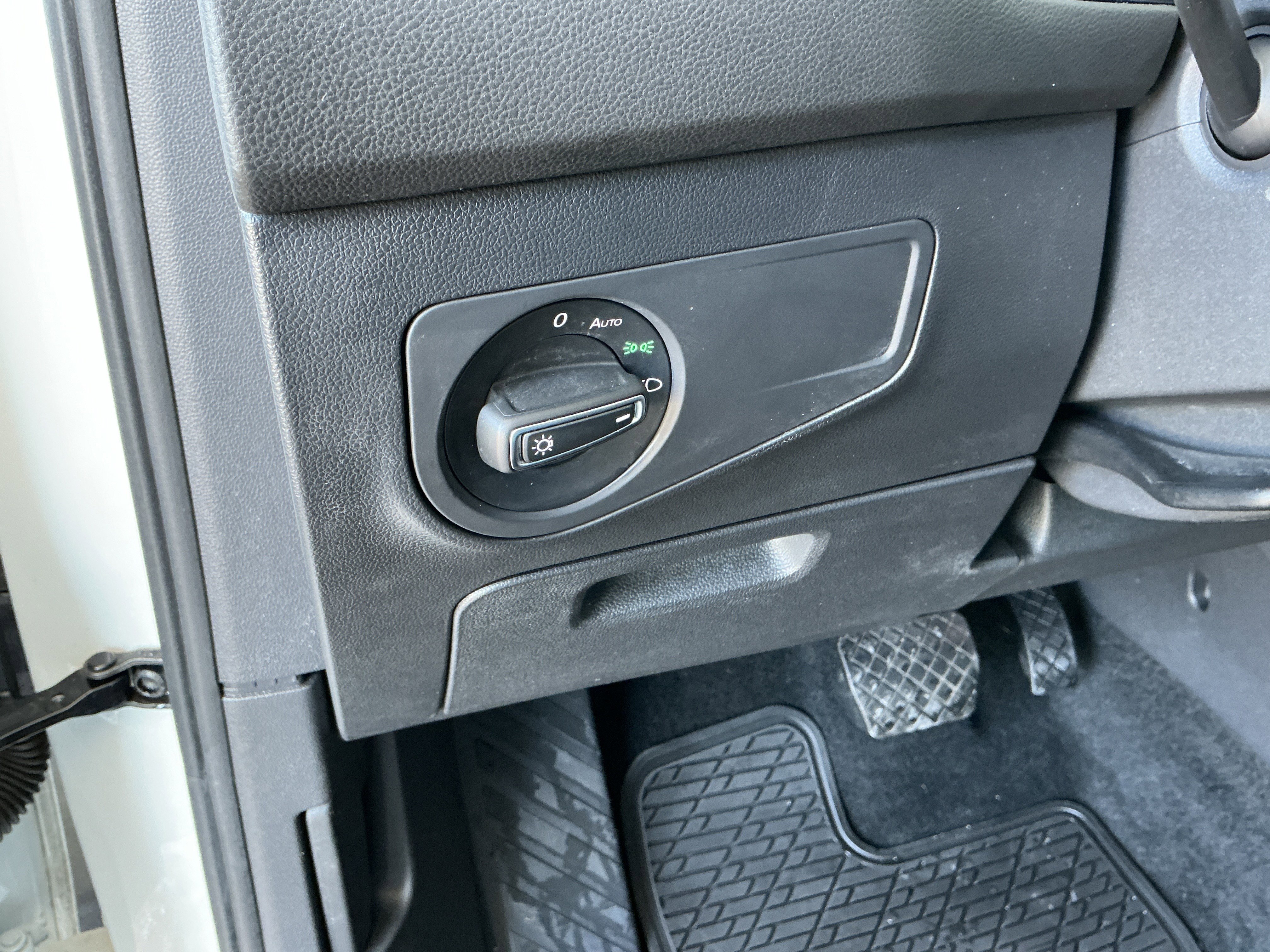 Used 2023 Volkswagen Tiguan SE image 26