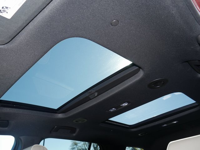 Used 2023 Chevrolet Traverse Premier image 2