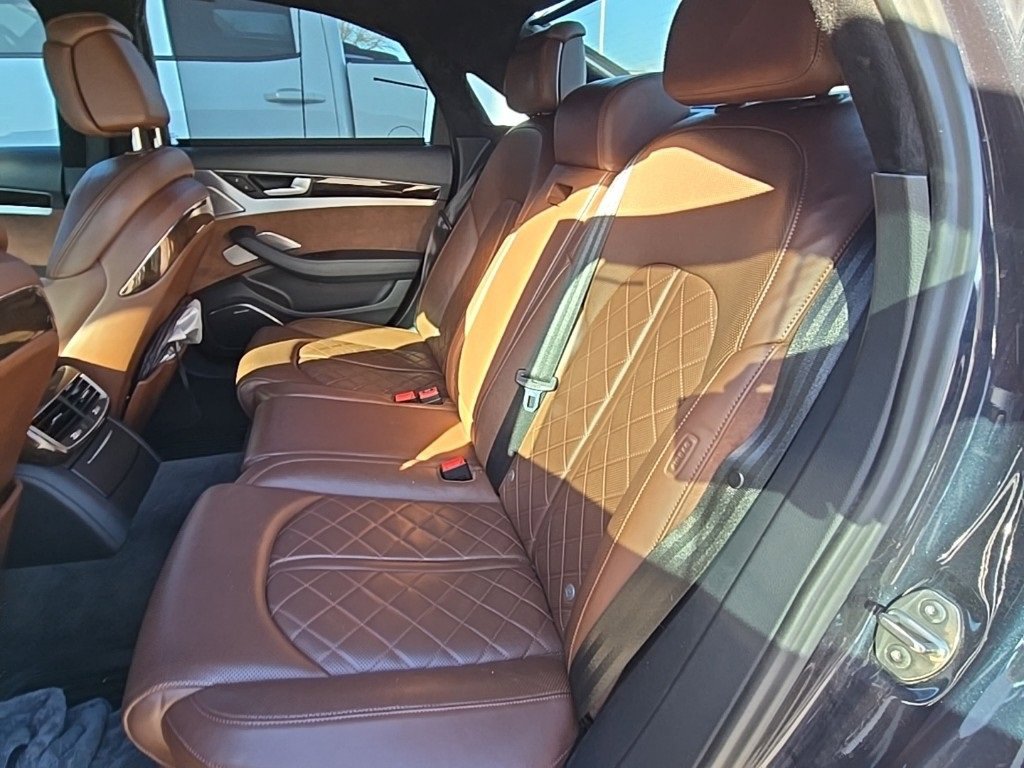Used 2016 Audi A8 4.0T image 8