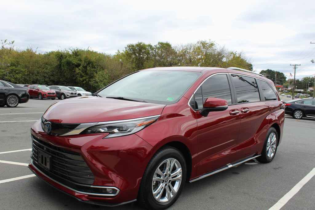 Used 2022 Toyota Sienna Platinum