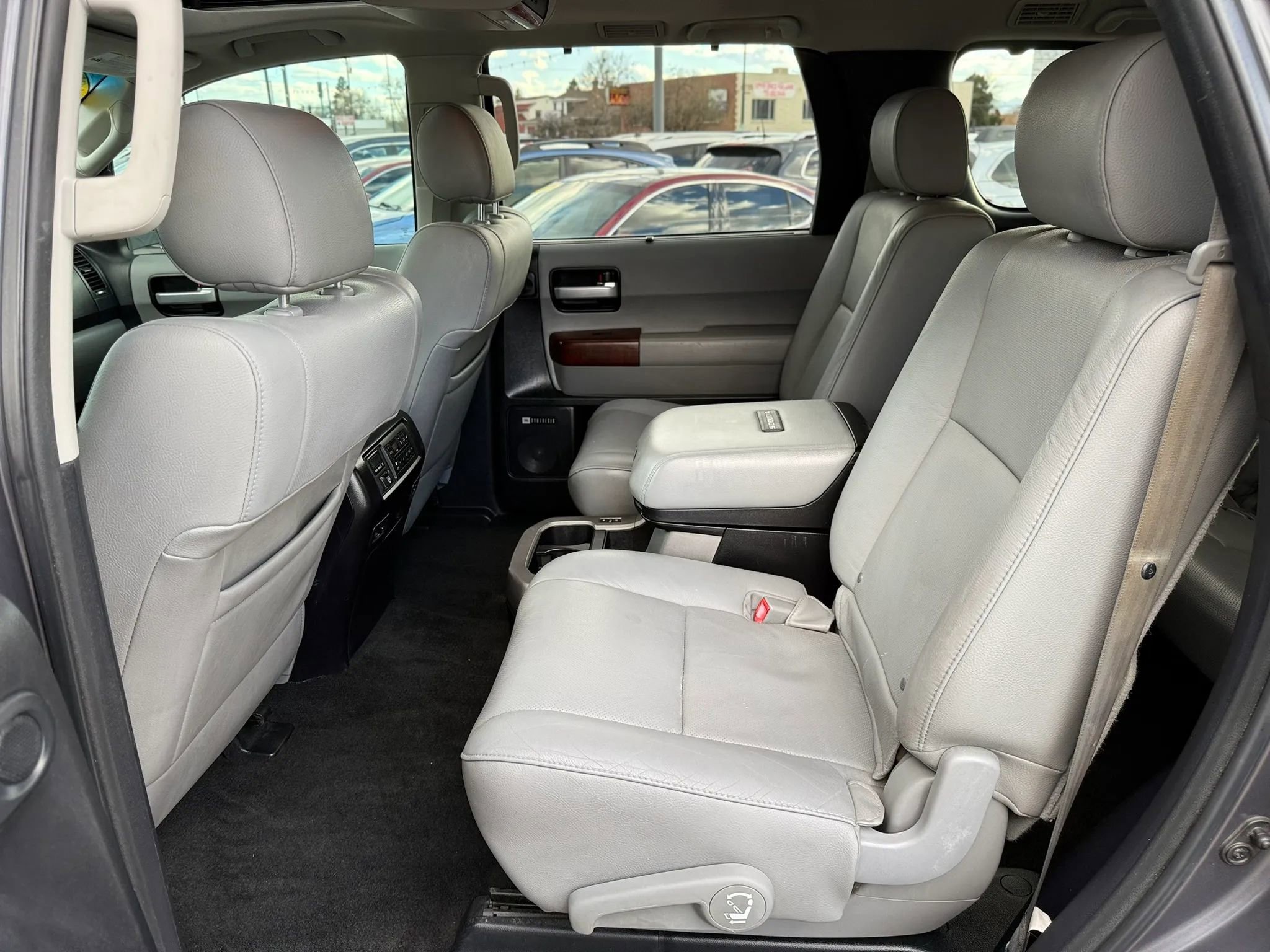 Used 2014 Toyota Sequoia Platinum w/ Preferred Accessory Package AWD/4WD image 16