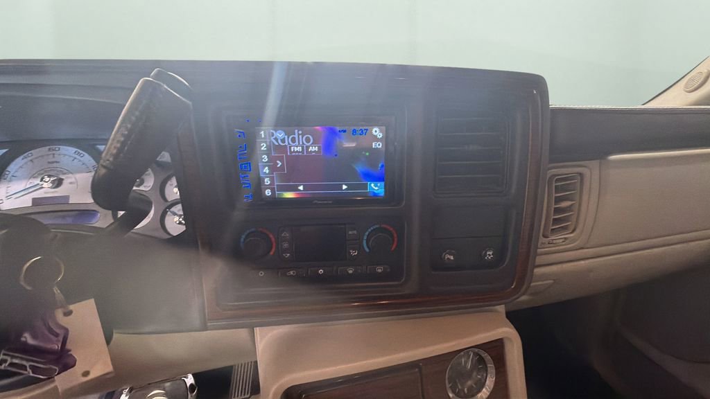 Used 2004 Cadillac Escalade AWD image 11