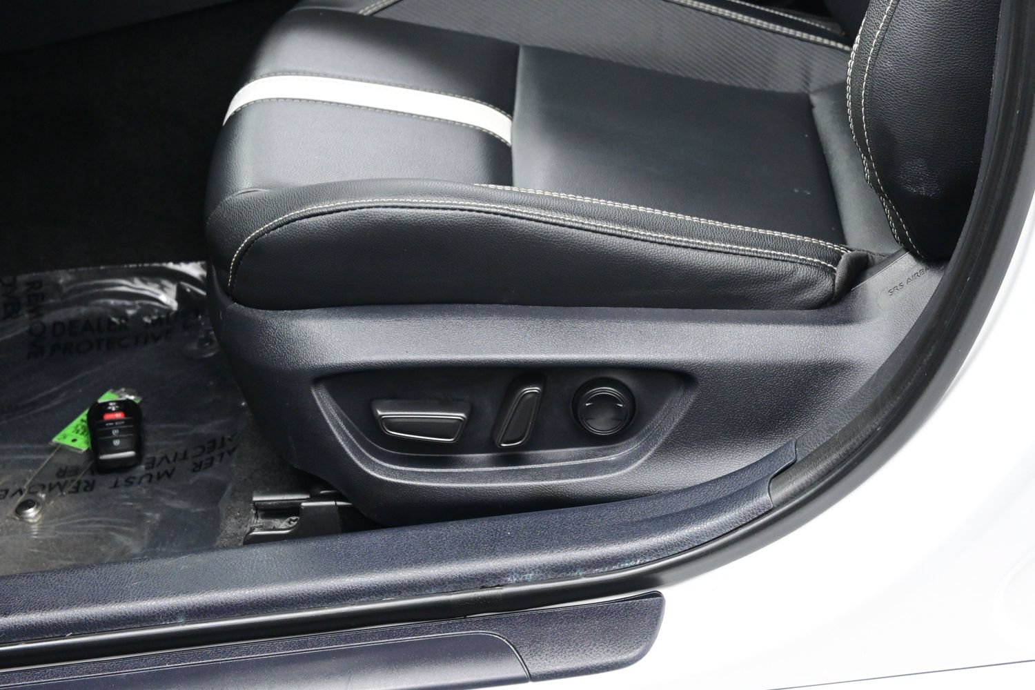 Used 2025 Toyota Camry SE FWD image 11