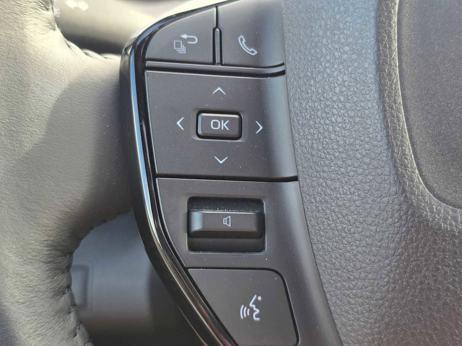 Certified 2025 Toyota bZ4X AWD image 30