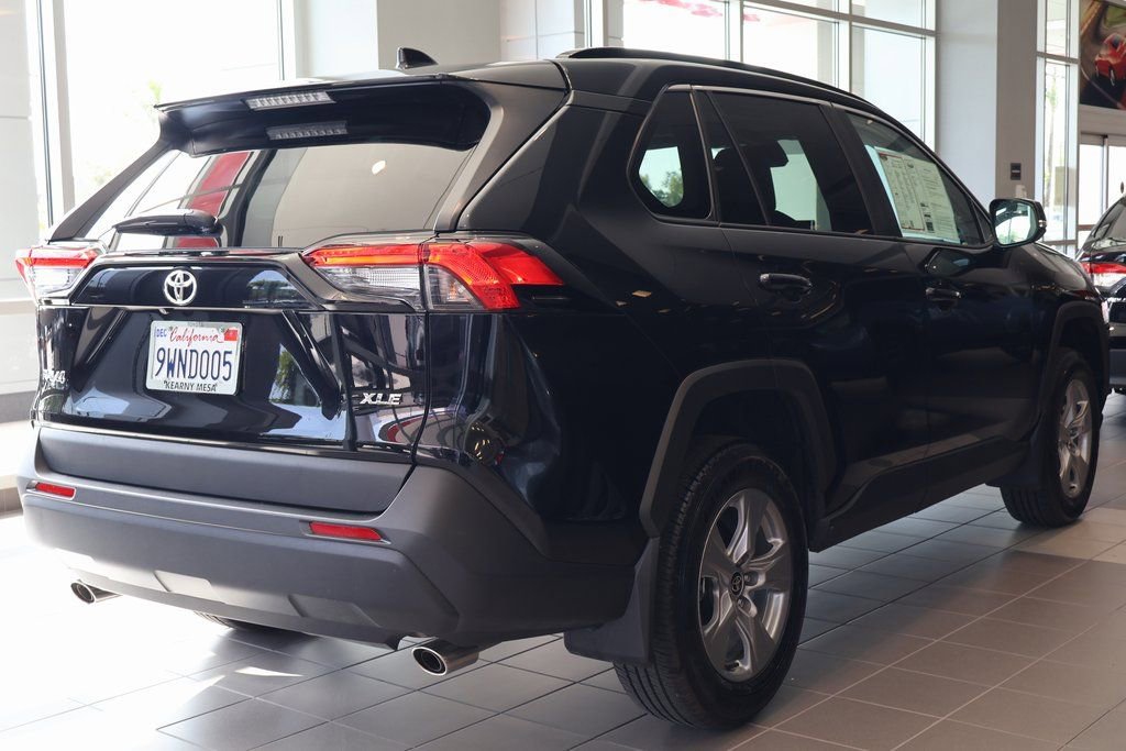 Used 2025 Toyota RAV4 XLE w/ Convenience Package FWD image 4