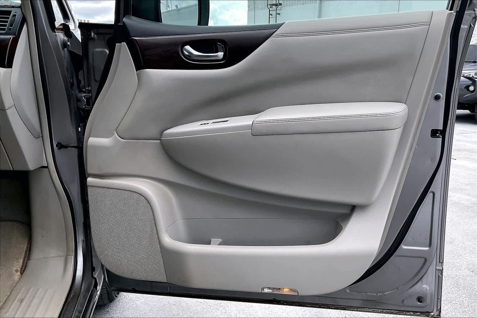 Used 2011 Nissan Quest SV FWD image 28