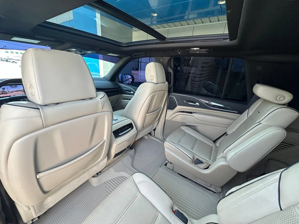 Used 2023 Cadillac Escalade Premium Luxury w/ LPO, Illumination Package RWD image 33
