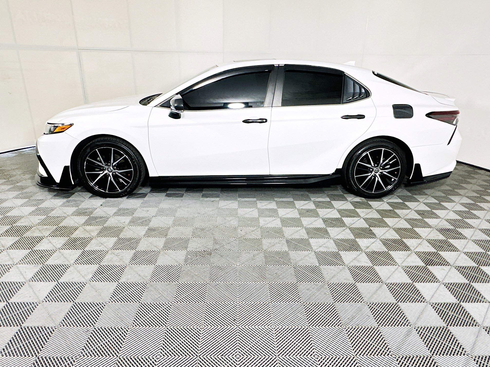 Used 2022 Toyota Camry SE w/ Audio Upgrade Package FWD image 6