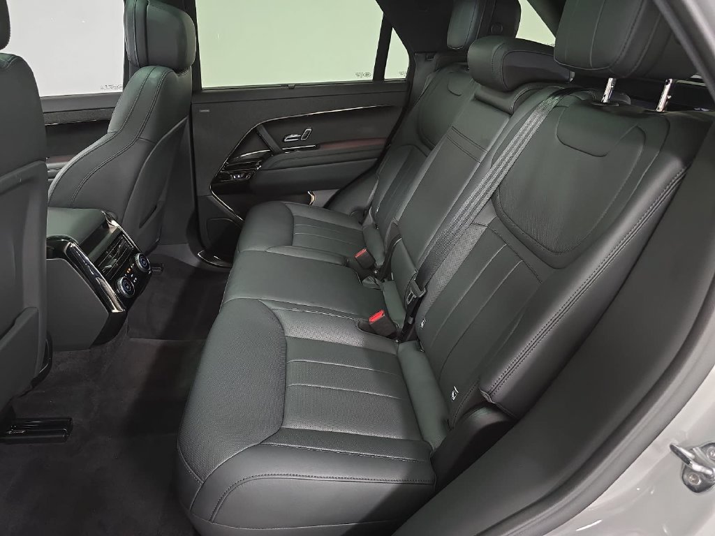 Used 2025 Land Rover Range Rover Sport Dynamic SE AWD/4WD image 26