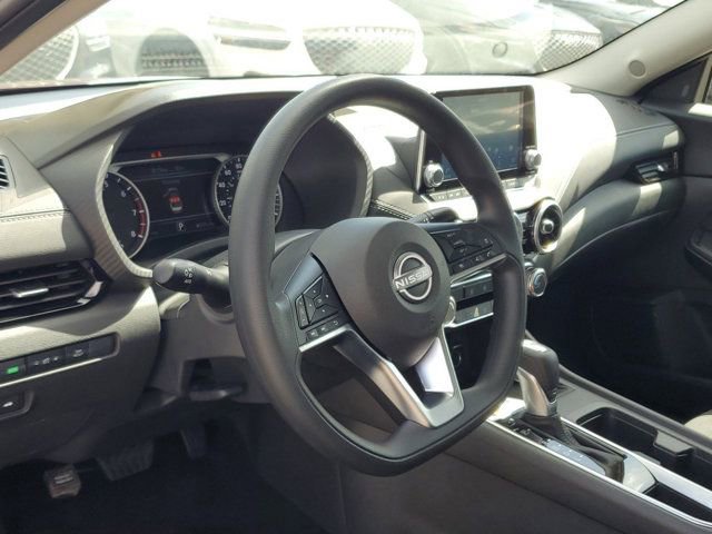 Used 2025 Nissan Sentra SV FWD image 8