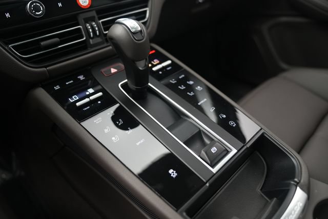 Certified 2026 Porsche Macan AWD/4WD image 38