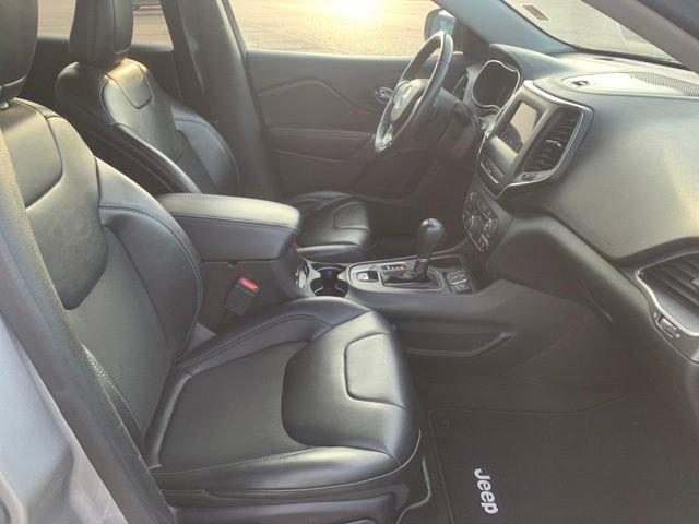 Used 2019 Jeep Cherokee Latitude Plus FWD image 29