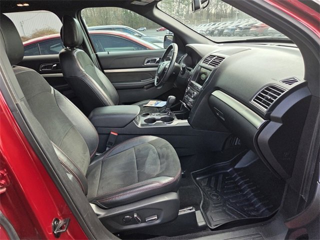 Used 2018 Ford Explorer XLT w/ Equipment Group 202A image 4