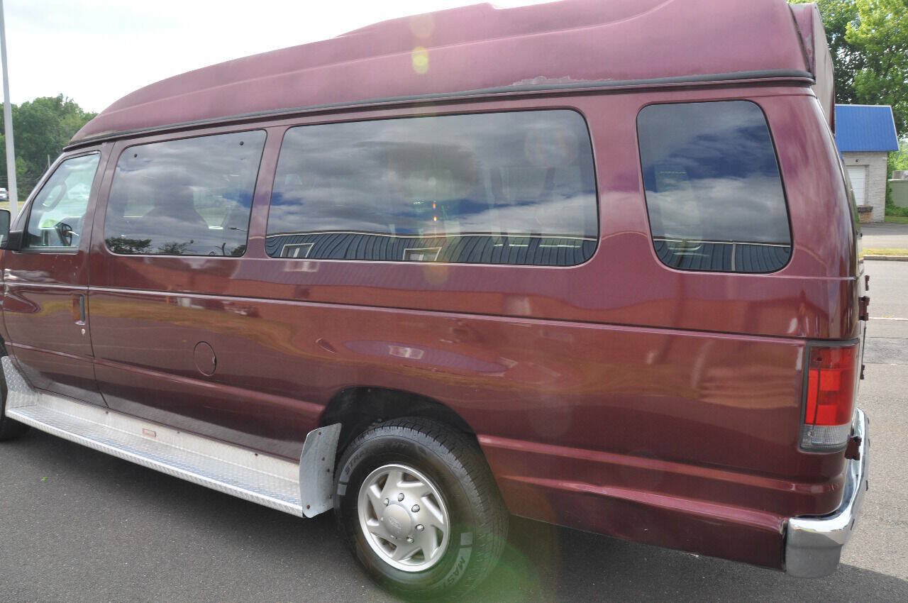Used 2010 Ford E-350 and Econoline 350 XL RWD image 17