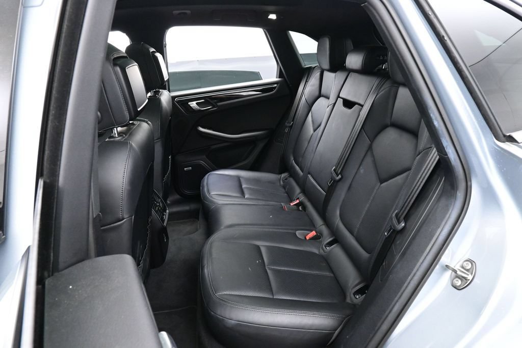 Certified 2020 Porsche Macan AWD/4WD image 24