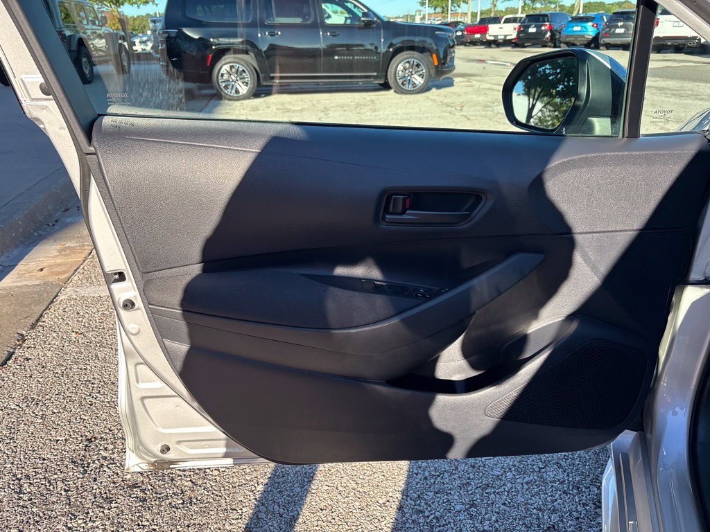 Used 2025 Toyota Corolla LE FWD image 30