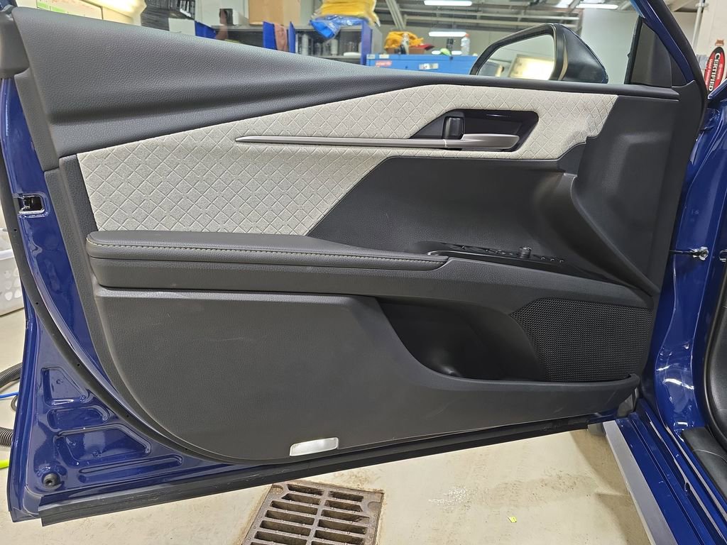 Used 2025 Toyota Camry XLE w/ Premium Plus Package image 27