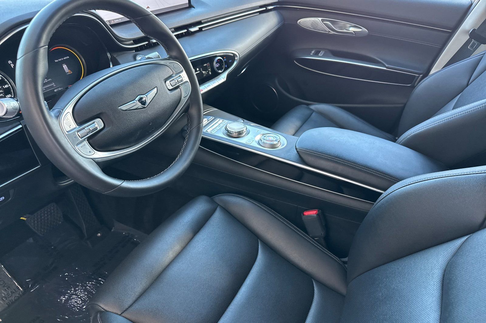 Used 2025 Genesis GV70 2.5T AWD/4WD image 11