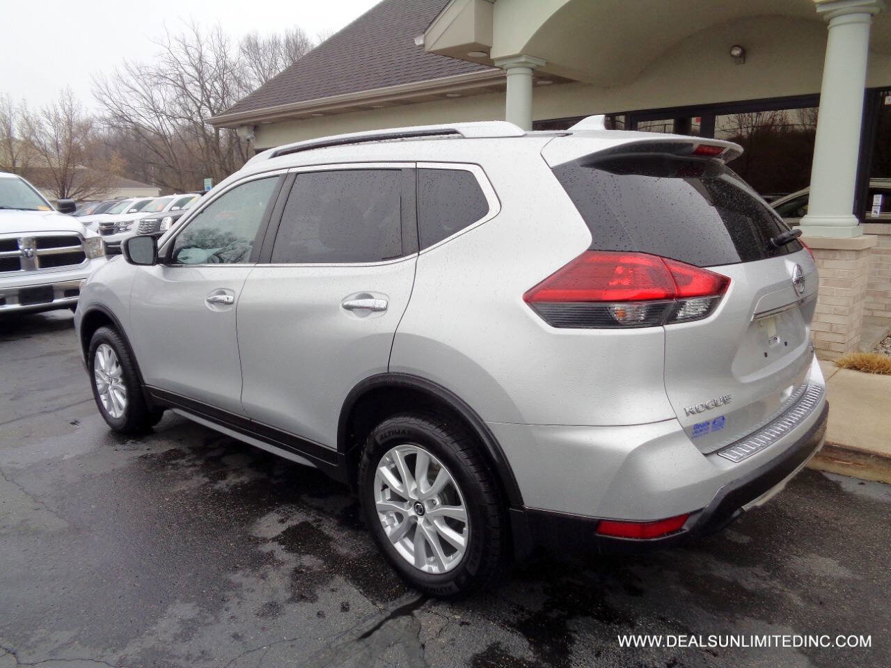 Used 2020 Nissan Rogue S w/ Special Edition Package image 4