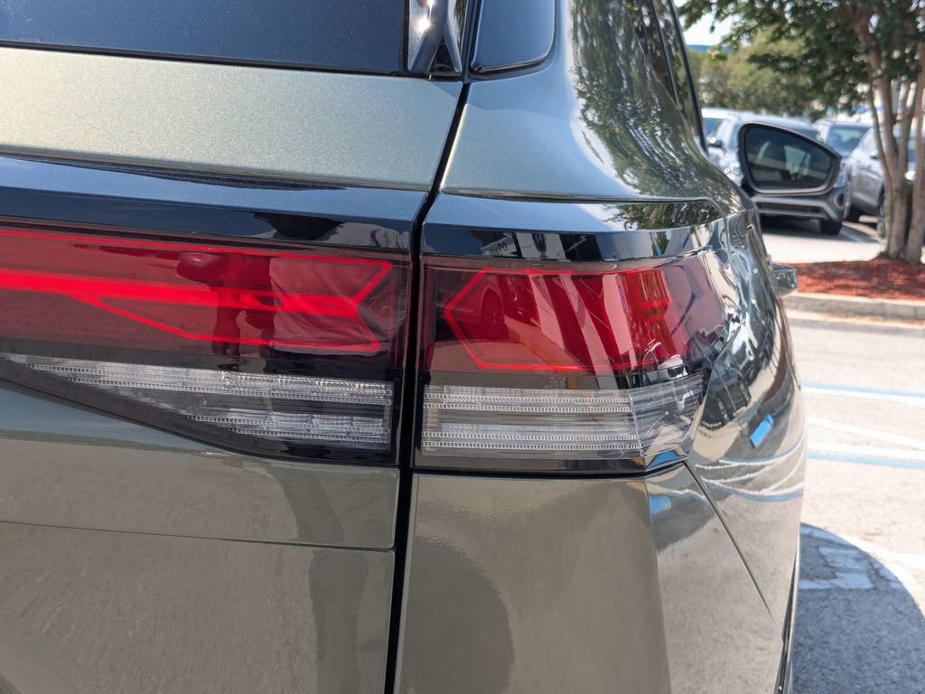 New 2026 Volkswagen Tiguan SE R-Line FWD image 14