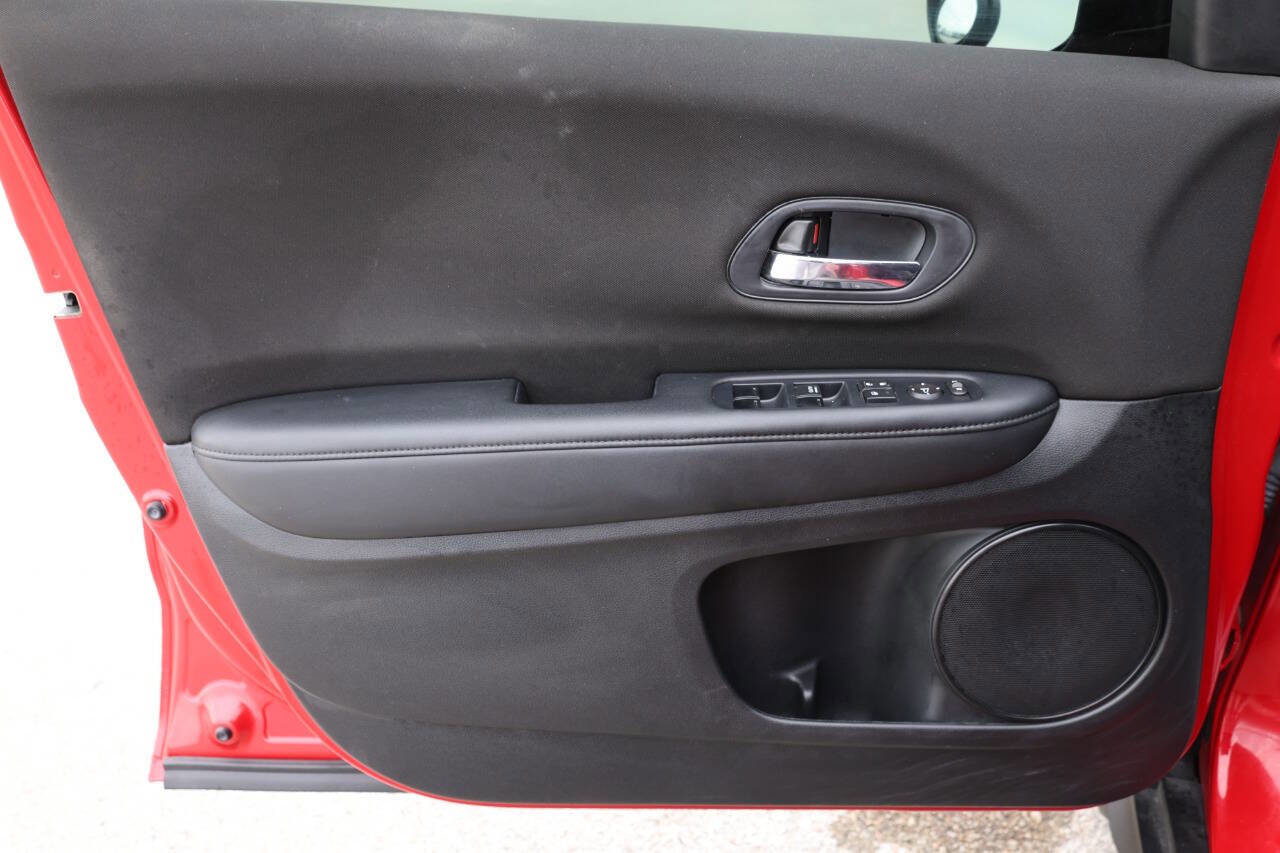 Used 2018 Honda HR-V LX image 12