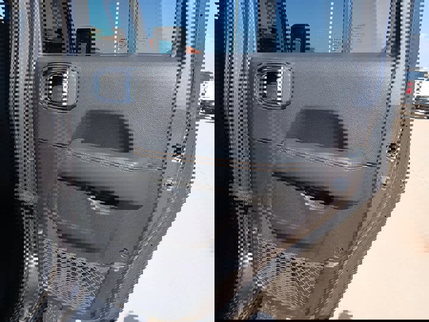 Used 2025 Jeep Wrangler Sahara image 59