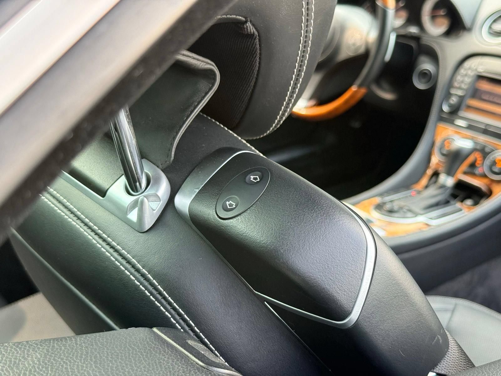 Used 2011 Mercedes-Benz SL 550 image 26