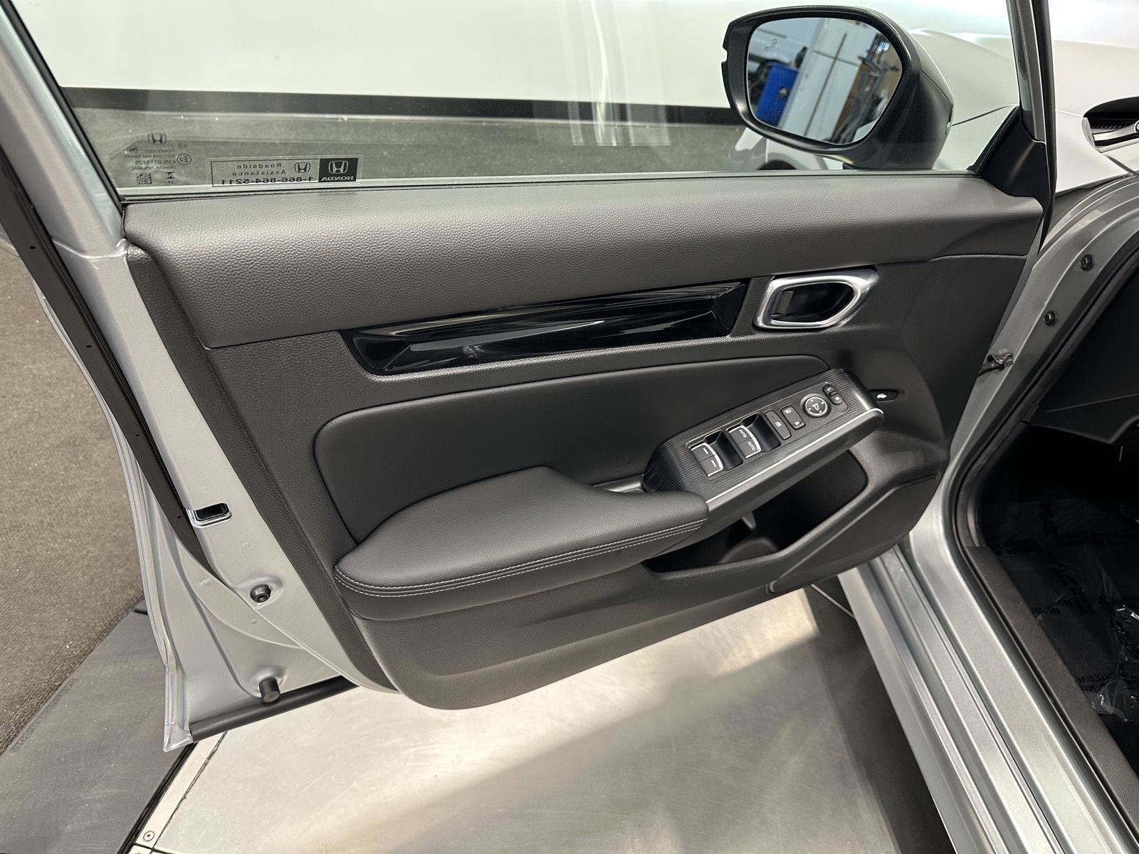 Certified 2025 Honda Civic Sport Touring image 13