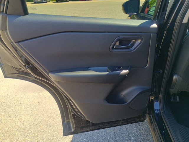 Used 2024 Nissan Rogue S AWD/4WD image 19