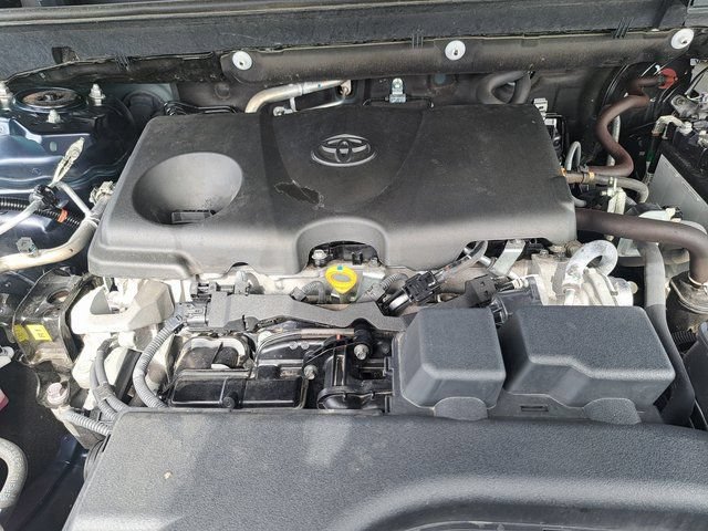 Used 2025 Toyota RAV4 XLE AWD/4WD image 32