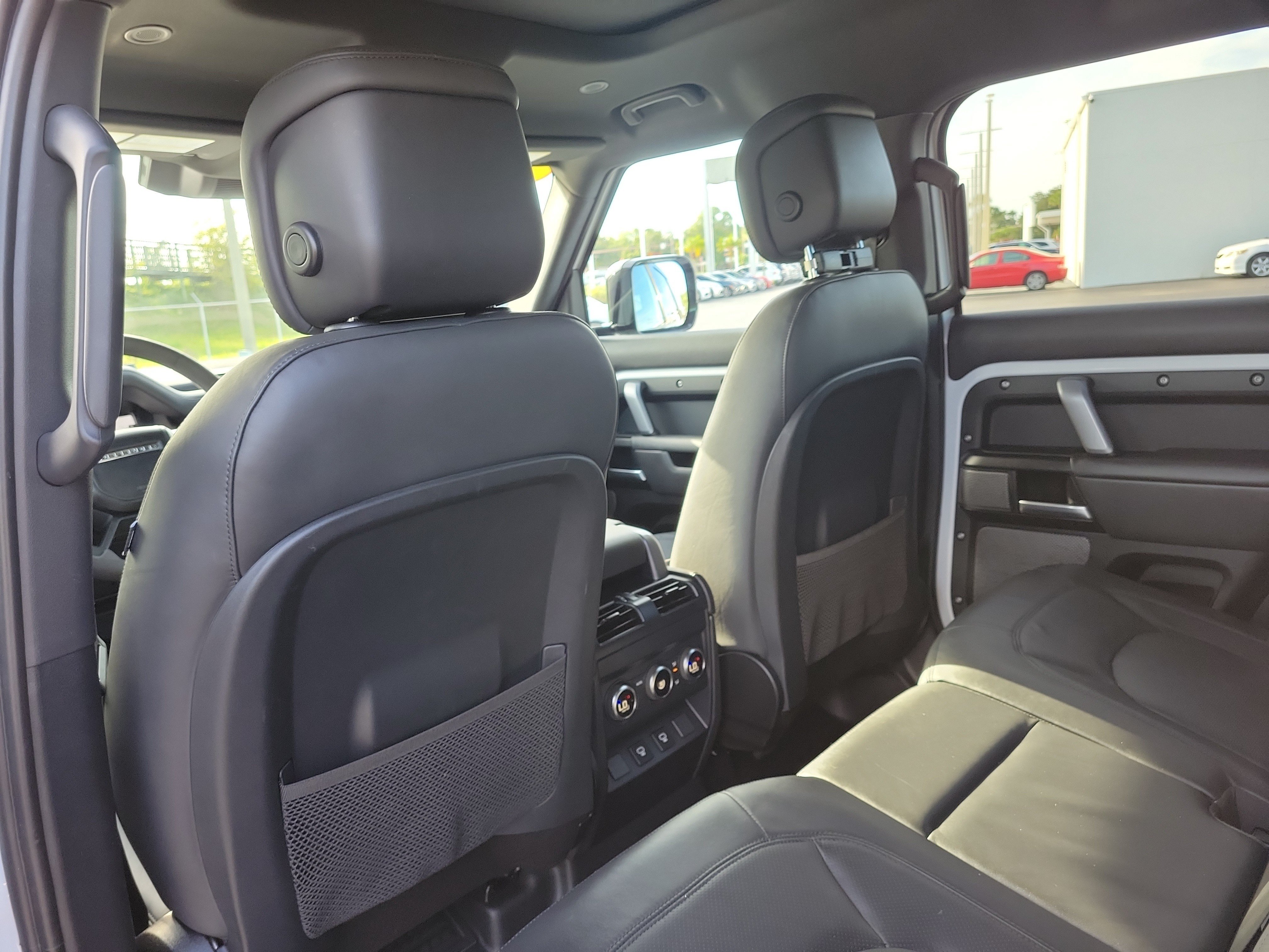 Used 2023 Land Rover Defender 110 V8 AWD/4WD image 12