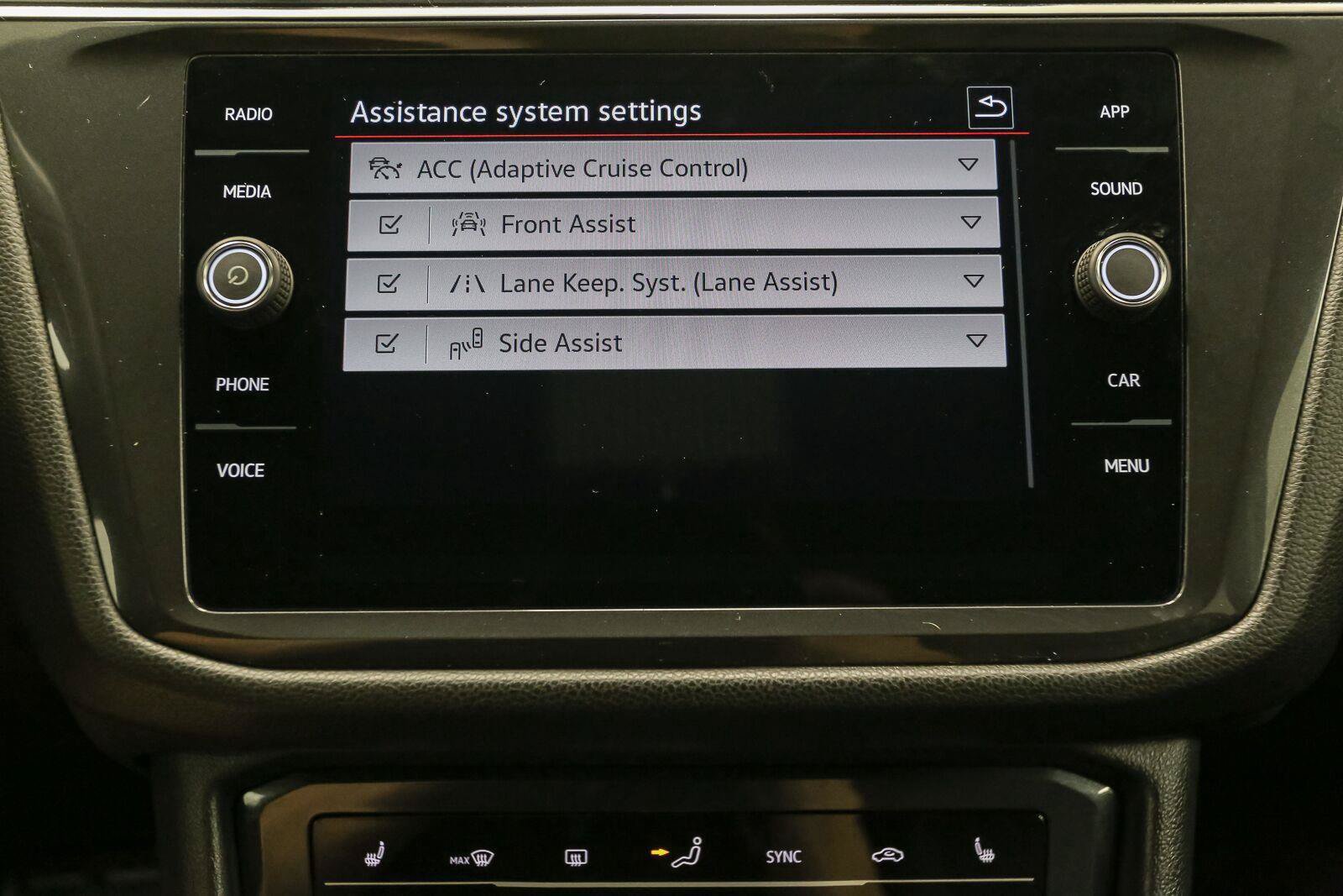 Certified 2024 Volkswagen Tiguan SE R-Line FWD image 33