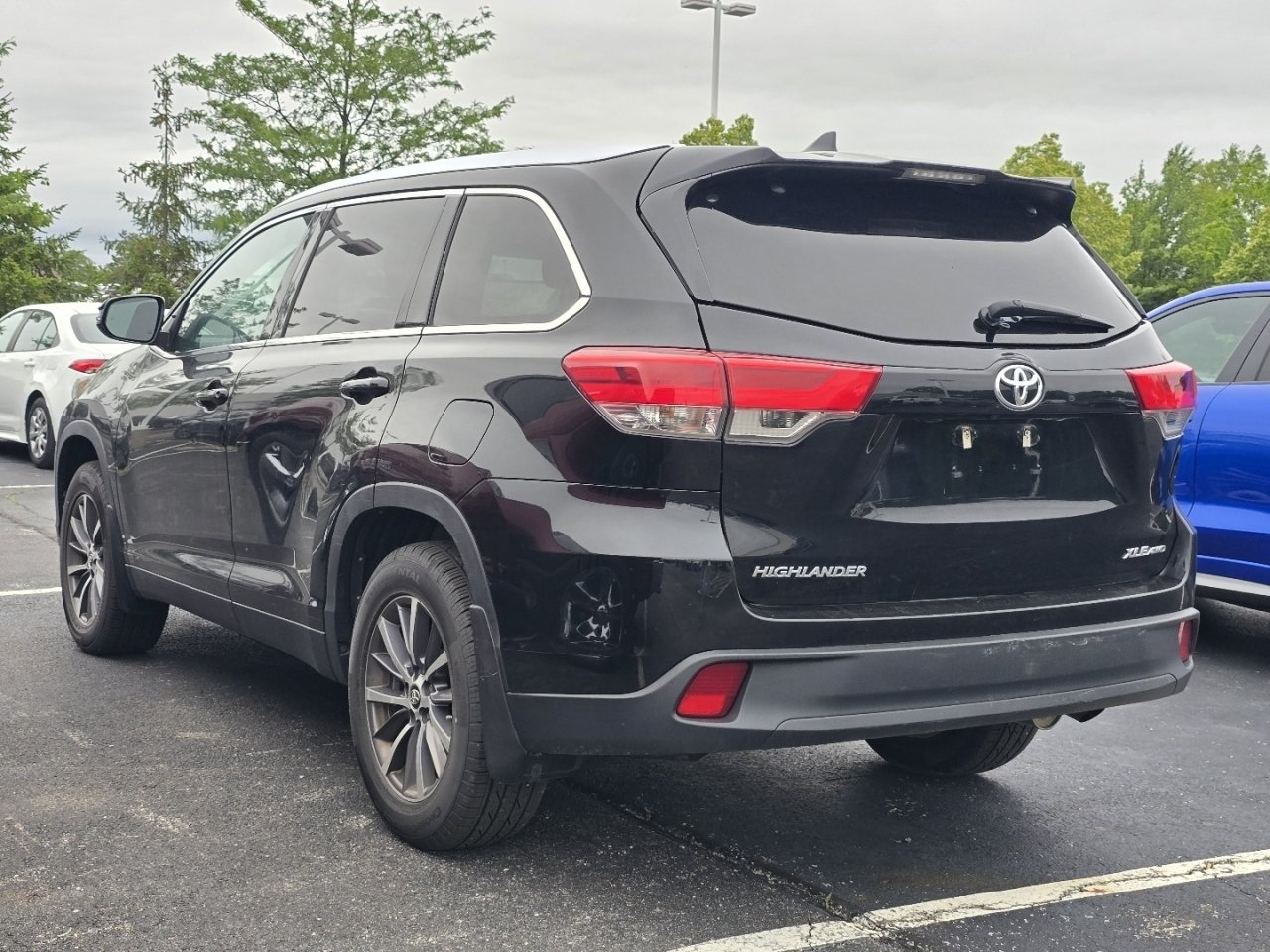 Used 2019 Toyota Highlander XLE AWD/4WD image 5