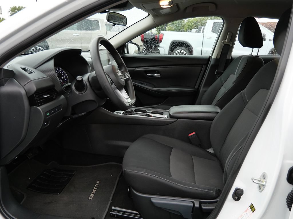 Used 2024 Nissan Sentra SV FWD image 11