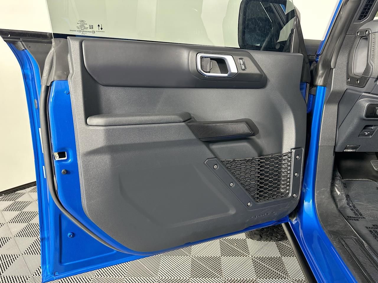 Used 2025 Ford Bronco Badlands image 28