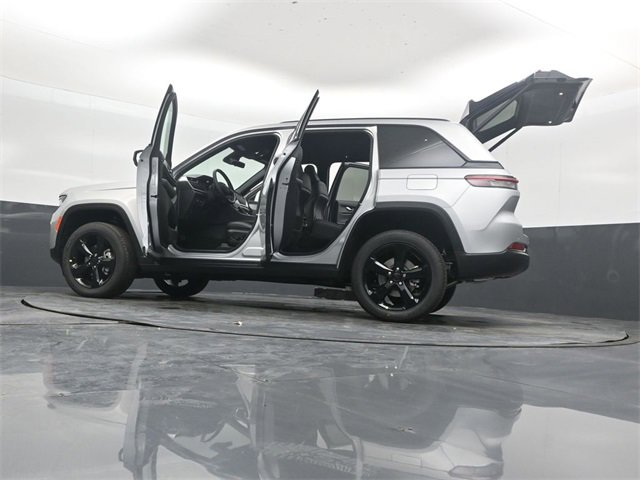 New 2025 Jeep Grand Cherokee Altitude image 51