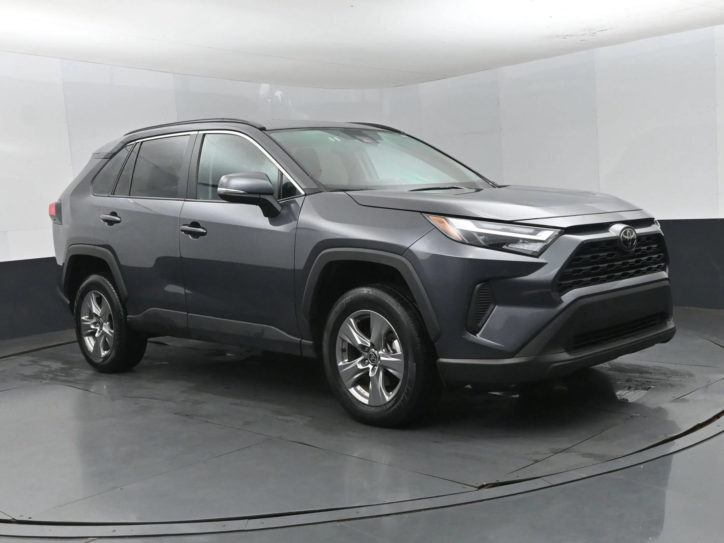 Used 2025 Toyota RAV4 XLE FWD image 2