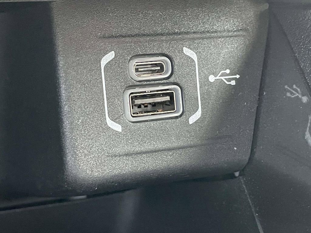 Used 2024 Jeep Compass Latitude image 28